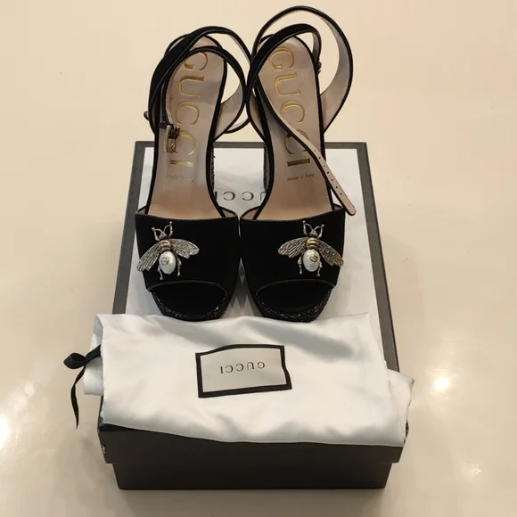 GucciWomen's Black Soko Sandals In Soft Velvet With Applied Metal Bee An… - Picture 4 of 8